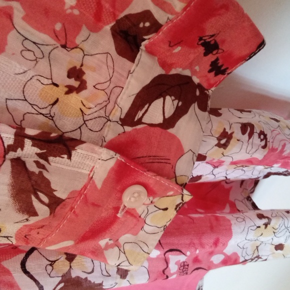 2 Piece Floral Blouse with Matching Tank - Picture 6 of 13